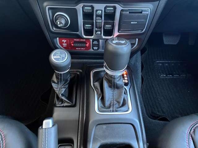 ジープ・ラングラーアンリミテッド ルビコン　登録済未使用車　黒革シート　４ＷＤ　純正ナビテレビ付き　ワンオーナー　フロント・リア・サイドカメラ搭載　シートヒーター　ステップ標準　アルパインスピーカー　認定中古車（39枚目）