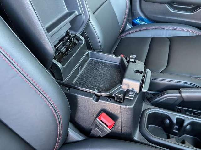 ジープ・ラングラーアンリミテッド ルビコン　登録済未使用車　黒革シート　４ＷＤ　純正ナビテレビ付き　ワンオーナー　フロント・リア・サイドカメラ搭載　シートヒーター　ステップ標準　アルパインスピーカー　認定中古車（42枚目）