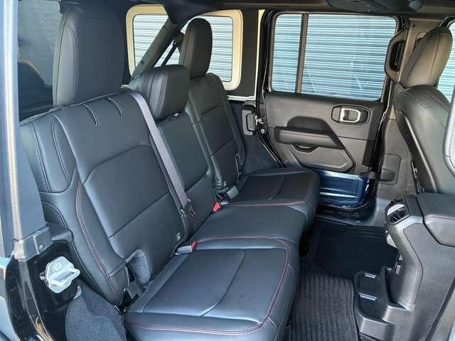 ジープ・ラングラーアンリミテッド ルビコン　登録済未使用車　黒革シート　４ＷＤ　純正ナビテレビ付き　ワンオーナー　フロント・リア・サイドカメラ搭載　シートヒーター　ステップ標準　アルパインスピーカー　認定中古車（45枚目）