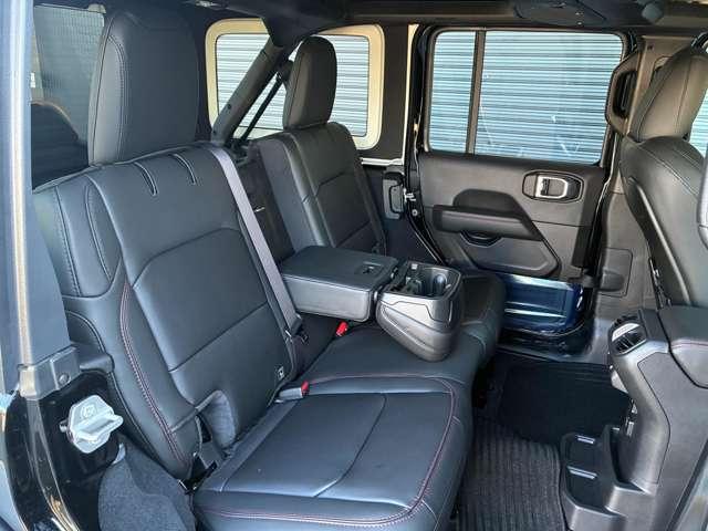 ジープ・ラングラーアンリミテッド ルビコン　登録済未使用車　黒革シート　４ＷＤ　純正ナビテレビ付き　ワンオーナー　フロント・リア・サイドカメラ搭載　シートヒーター　ステップ標準　アルパインスピーカー　認定中古車（46枚目）