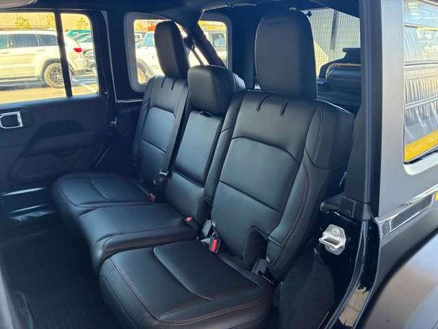 ジープ・ラングラーアンリミテッド ルビコン　登録済未使用車　黒革シート　４ＷＤ　純正ナビテレビ付き　ワンオーナー　フロント・リア・サイドカメラ搭載　シートヒーター　ステップ標準　アルパインスピーカー　認定中古車（48枚目）