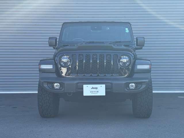 ジープ・ラングラーアンリミテッド サハラ　ワンオーナー　黒革シート　４ＷＤ　純正ナビテレビ付き　ワンオーナー　フロント・リア・サイドカメラ搭載　シートヒーター　ステップ標準　アルパインスピーカー　認定中古車（2枚目）