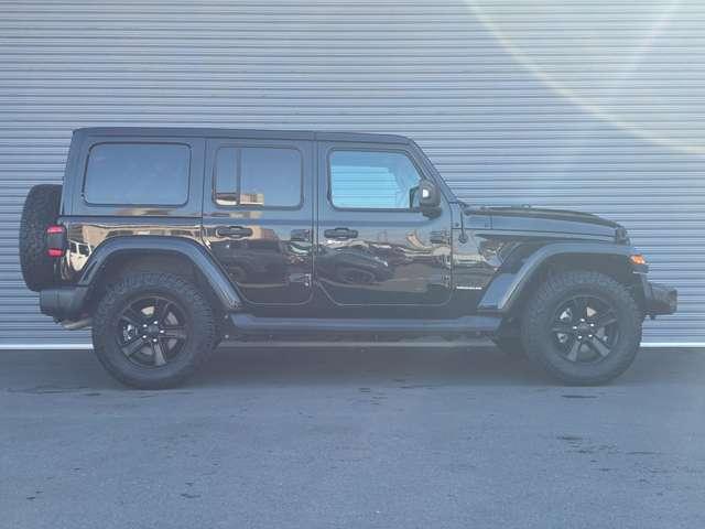 ジープ・ラングラーアンリミテッド サハラ　ワンオーナー　黒革シート　４ＷＤ　純正ナビテレビ付き　ワンオーナー　フロント・リア・サイドカメラ搭載　シートヒーター　ステップ標準　アルパインスピーカー　認定中古車（6枚目）