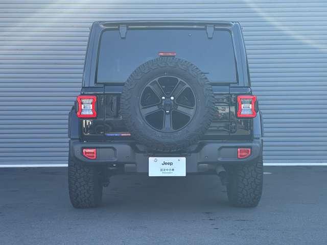 ジープ・ラングラーアンリミテッド サハラ　ワンオーナー　黒革シート　４ＷＤ　純正ナビテレビ付き　ワンオーナー　フロント・リア・サイドカメラ搭載　シートヒーター　ステップ標準　アルパインスピーカー　認定中古車（7枚目）
