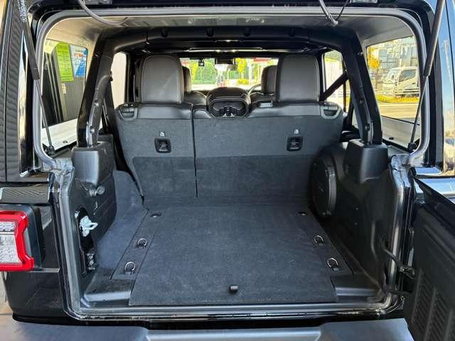 ジープ・ラングラーアンリミテッド サハラ　ワンオーナー　黒革シート　４ＷＤ　純正ナビテレビ付き　ワンオーナー　フロント・リア・サイドカメラ搭載　シートヒーター　ステップ標準　アルパインスピーカー　認定中古車（12枚目）