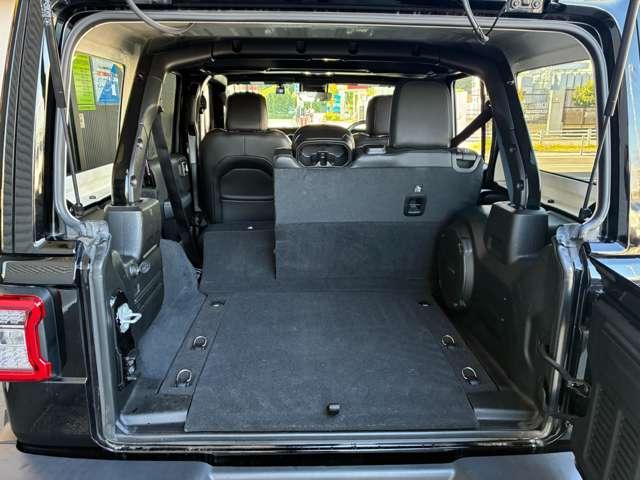 ジープ・ラングラーアンリミテッド サハラ　ワンオーナー　黒革シート　４ＷＤ　純正ナビテレビ付き　ワンオーナー　フロント・リア・サイドカメラ搭載　シートヒーター　ステップ標準　アルパインスピーカー　認定中古車（13枚目）