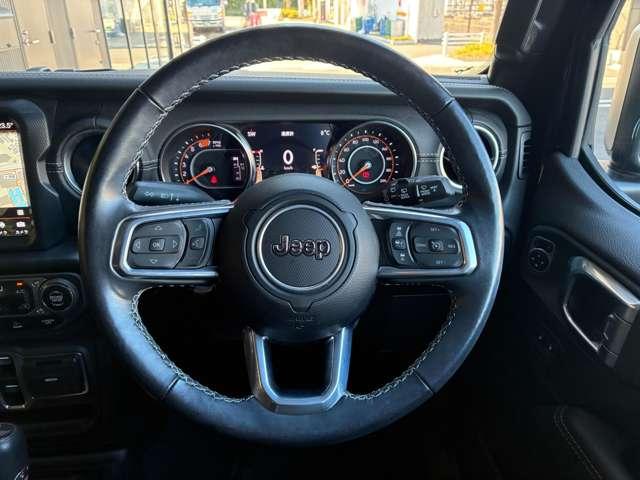 ジープ・ラングラーアンリミテッド サハラ　ワンオーナー　黒革シート　４ＷＤ　純正ナビテレビ付き　ワンオーナー　フロント・リア・サイドカメラ搭載　シートヒーター　ステップ標準　アルパインスピーカー　認定中古車（15枚目）