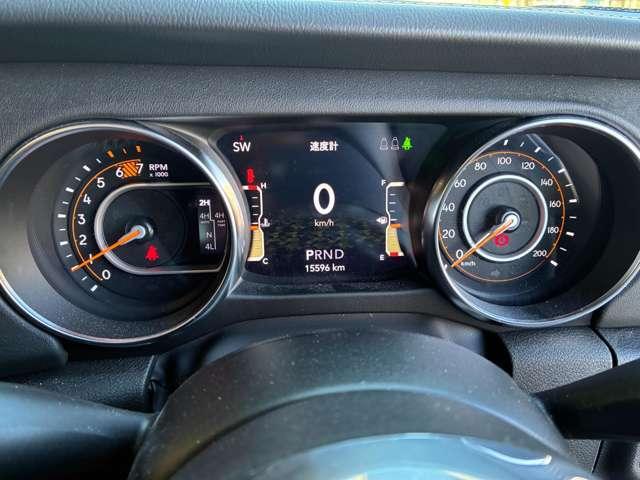 ジープ・ラングラーアンリミテッド サハラ　ワンオーナー　黒革シート　４ＷＤ　純正ナビテレビ付き　ワンオーナー　フロント・リア・サイドカメラ搭載　シートヒーター　ステップ標準　アルパインスピーカー　認定中古車（16枚目）