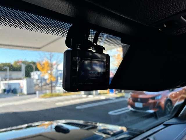 ジープ・ラングラーアンリミテッド サハラ　ワンオーナー　黒革シート　４ＷＤ　純正ナビテレビ付き　ワンオーナー　フロント・リア・サイドカメラ搭載　シートヒーター　ステップ標準　アルパインスピーカー　認定中古車（18枚目）