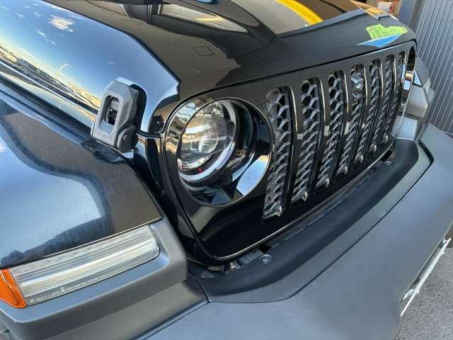 ジープ・ラングラーアンリミテッド サハラ　ワンオーナー　黒革シート　４ＷＤ　純正ナビテレビ付き　ワンオーナー　フロント・リア・サイドカメラ搭載　シートヒーター　ステップ標準　アルパインスピーカー　認定中古車（21枚目）