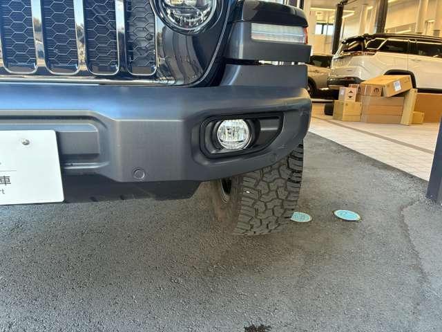 ジープ・ラングラーアンリミテッド サハラ　ワンオーナー　黒革シート　４ＷＤ　純正ナビテレビ付き　ワンオーナー　フロント・リア・サイドカメラ搭載　シートヒーター　ステップ標準　アルパインスピーカー　認定中古車（24枚目）