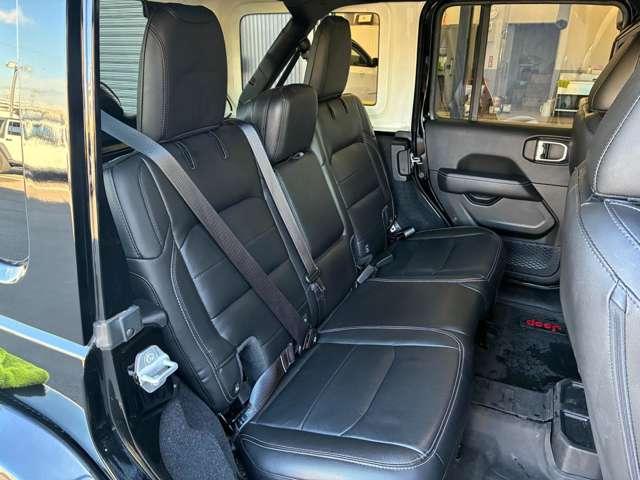 ジープ・ラングラーアンリミテッド サハラ　ワンオーナー　黒革シート　４ＷＤ　純正ナビテレビ付き　ワンオーナー　フロント・リア・サイドカメラ搭載　シートヒーター　ステップ標準　アルパインスピーカー　認定中古車（47枚目）