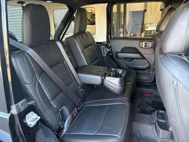 ジープ・ラングラーアンリミテッド サハラ　ワンオーナー　黒革シート　４ＷＤ　純正ナビテレビ付き　ワンオーナー　フロント・リア・サイドカメラ搭載　シートヒーター　ステップ標準　アルパインスピーカー　認定中古車（48枚目）