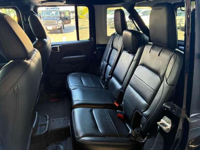 ジープ・ラングラーアンリミテッド サハラ　ワンオーナー　黒革シート　４ＷＤ　純正ナビテレビ付き　ワンオーナー　フロント・リア・サイドカメラ搭載　シートヒーター　ステップ標準　アルパインスピーカー　認定中古車（50枚目）