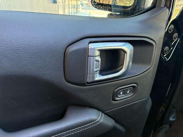 ジープ・ラングラーアンリミテッド サハラ　ワンオーナー　黒革シート　４ＷＤ　純正ナビテレビ付き　ワンオーナー　フロント・リア・サイドカメラ搭載　シートヒーター　ステップ標準　アルパインスピーカー　認定中古車（55枚目）