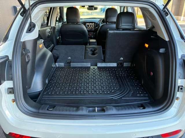 様々なシーンに合わせてシートアレンジができます。釣りやゴルフ、サーフィン　ベビーカー等長いものから大きなものも載せることが可能です。