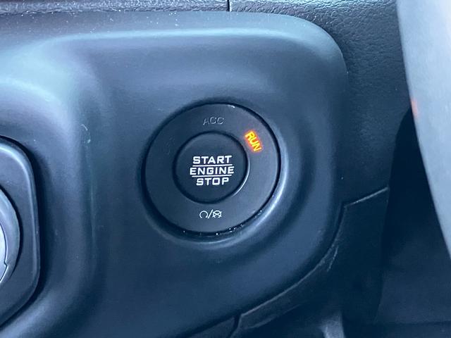 ジープ・ラングラーアンリミテッド ルビコン スカイワンタッチパワートップ パワートップ 黒革シート 4WD 純正ナビテレビ付き ワンオーナー フロント・リア・サイドカメラ搭載 シートヒーター ステップ標準 ETC2.0 アルパインスピーカー 認定中古車(23枚目)