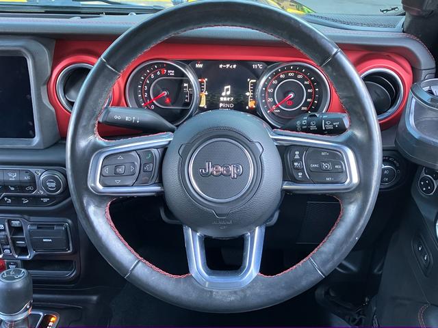 ジープ・ラングラーアンリミテッド ルビコン スカイワンタッチパワートップ パワートップ 黒革シート 4WD 純正ナビテレビ付き ワンオーナー フロント・リア・サイドカメラ搭載 シートヒーター ステップ標準 ETC2.0 アルパインスピーカー 認定中古車(28枚目)