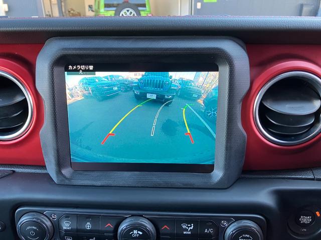 ジープ・ラングラーアンリミテッド ルビコン スカイワンタッチパワートップ パワートップ 黒革シート 4WD 純正ナビテレビ付き ワンオーナー フロント・リア・サイドカメラ搭載 シートヒーター ステップ標準 ETC2.0 アルパインスピーカー 認定中古車(48枚目)