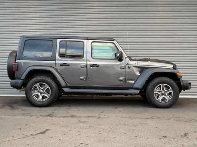 ジープ・ラングラーアンリミテッド スポーツ　４ＷＤ　禁煙車　ＥＴＣ　純正サイドステップ　サイドカメラ　バックカメラ　フロントカメラ　衝突被害軽減システム　パーキングセンサー　Ａライト　オートクルーズコントロール　認定中古車（6枚目）