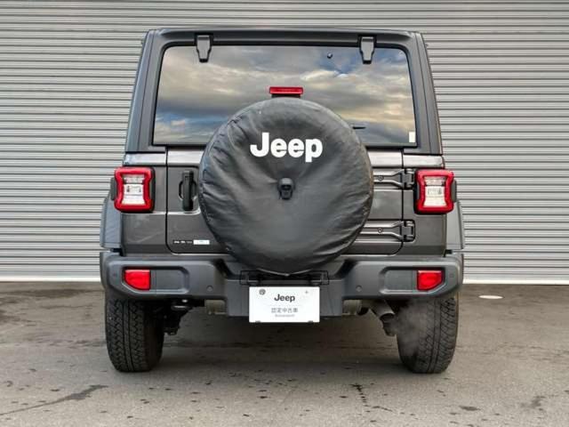 ジープ・ラングラーアンリミテッド スポーツ　４ＷＤ　禁煙車　ＥＴＣ　純正サイドステップ　サイドカメラ　バックカメラ　フロントカメラ　衝突被害軽減システム　パーキングセンサー　Ａライト　オートクルーズコントロール　認定中古車（7枚目）