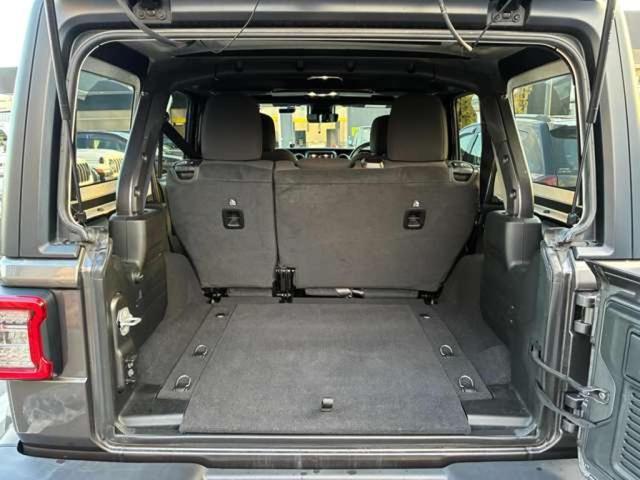 ジープ・ラングラーアンリミテッド スポーツ　４ＷＤ　禁煙車　ＥＴＣ　純正サイドステップ　サイドカメラ　バックカメラ　フロントカメラ　衝突被害軽減システム　パーキングセンサー　Ａライト　オートクルーズコントロール　認定中古車（13枚目）