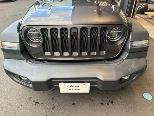 ジープ・ラングラーアンリミテッド スポーツ　４ＷＤ　禁煙車　ＥＴＣ　純正サイドステップ　サイドカメラ　バックカメラ　フロントカメラ　衝突被害軽減システム　パーキングセンサー　Ａライト　オートクルーズコントロール　認定中古車（19枚目）