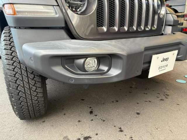 ジープ・ラングラーアンリミテッド スポーツ　４ＷＤ　禁煙車　ＥＴＣ　純正サイドステップ　サイドカメラ　バックカメラ　フロントカメラ　衝突被害軽減システム　パーキングセンサー　Ａライト　オートクルーズコントロール　認定中古車（20枚目）