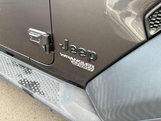 ジープ・ラングラーアンリミテッド スポーツ　４ＷＤ　禁煙車　ＥＴＣ　純正サイドステップ　サイドカメラ　バックカメラ　フロントカメラ　衝突被害軽減システム　パーキングセンサー　Ａライト　オートクルーズコントロール　認定中古車（22枚目）