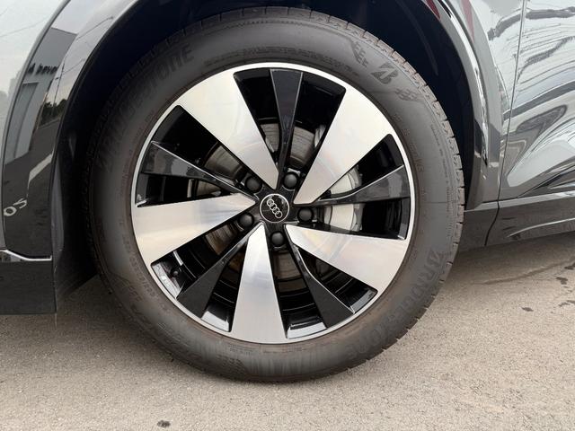 Ｑ６ ｅ－トロン クワトロ　アドバンスド　Ｓラインパッケージ　Ｓｌｉｎｅパッケージ◆ダークＡｕｄｉリングス◆ブラックスタイリングパッケージ◆ステアリングヒーター◆電動シート◆シートヒーター（フロント／リヤ）◆スポーツサスペンション◆（7枚目）