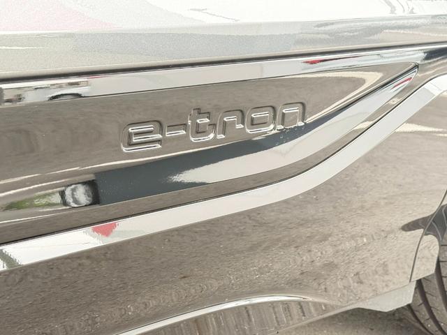 Ｑ６ ｅ－トロン クワトロ　アドバンスド　Ｓラインパッケージ　Ｓｌｉｎｅパッケージ◆ダークＡｕｄｉリングス◆ブラックスタイリングパッケージ◆ステアリングヒーター◆電動シート◆シートヒーター（フロント／リヤ）◆スポーツサスペンション◆（11枚目）