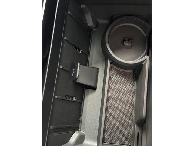 Ｑ６ ｅ－トロン クワトロ　アドバンスド　Ｓラインパッケージ　Ｓｌｉｎｅパッケージ◆ダークＡｕｄｉリングス◆ブラックスタイリングパッケージ◆ステアリングヒーター◆電動シート◆シートヒーター（フロント／リヤ）◆スポーツサスペンション◆（31枚目）