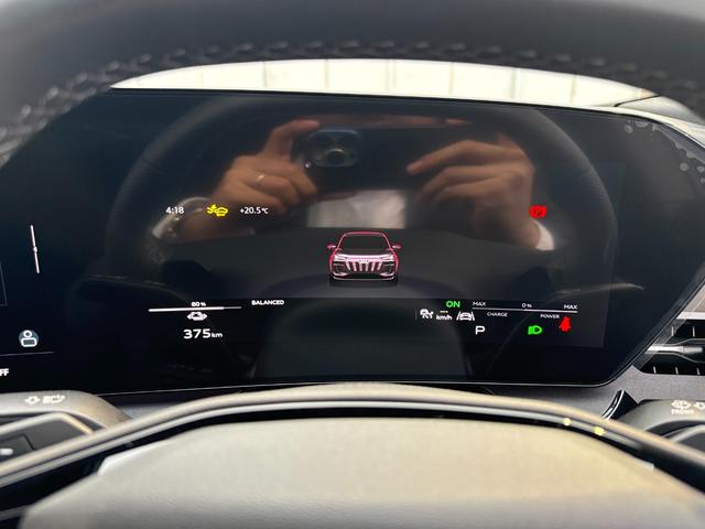 Ｑ６ ｅ－トロン クワトロ　アドバンスド　Ｓラインパッケージ　Ｓｌｉｎｅパッケージ◆ダークＡｕｄｉリングス◆ブラックスタイリングパッケージ◆ステアリングヒーター◆電動シート◆シートヒーター（フロント／リヤ）◆スポーツサスペンション◆（62枚目）