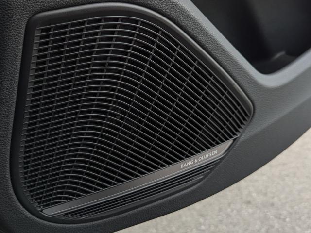 A4アバント 40TDIクワトロ Sライン ◆Sライン◆プラスパッケージ◆アルカンターラレザーシート◆マトリクスLED◆Bang&Olufsen◆マルチカラーアンビエントライト◆全周囲カメラ◆プライバシーガラス◆(20枚目)