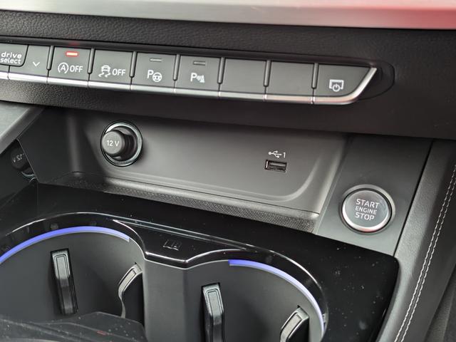 A4アバント 40TDIクワトロ Sライン ◆Sライン◆プラスパッケージ◆アルカンターラレザーシート◆マトリクスLED◆Bang&Olufsen◆マルチカラーアンビエントライト◆全周囲カメラ◆プライバシーガラス◆(41枚目)