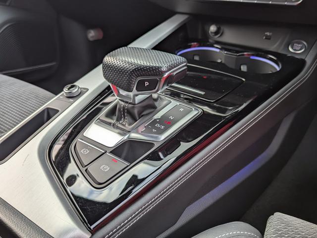 A4アバント 40TDIクワトロ Sライン ◆Sライン◆プラスパッケージ◆アルカンターラレザーシート◆マトリクスLED◆Bang&Olufsen◆マルチカラーアンビエントライト◆全周囲カメラ◆プライバシーガラス◆(43枚目)