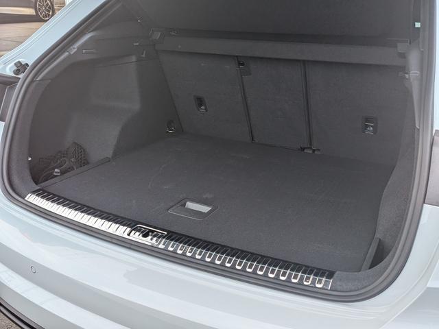 Q3 35TFSI Sライン ◆パーシャルレザーシート◆マルチカラーアンビエントライト◆フルセグTV◆アダプティブクルーズコントロール◆シートヒーター◆ドライブセレクト◆サラウンドビューカメラ◆(10枚目)
