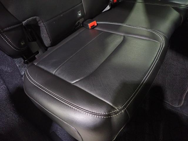 ジープ・ラングラーアンリミテッド サハラ　認定中古車保証１年付帯　Ａｐｐｌｅｃａｒｐｌａｙ　Ａｎｄｒｏｉｄａｕｔｏ　レザーシート　シートヒーター　ハンドルヒーター　ＥＴＣ２．０　ＬＥＤヘッドライト　バックカメラ　サイドカメラ（17枚目）