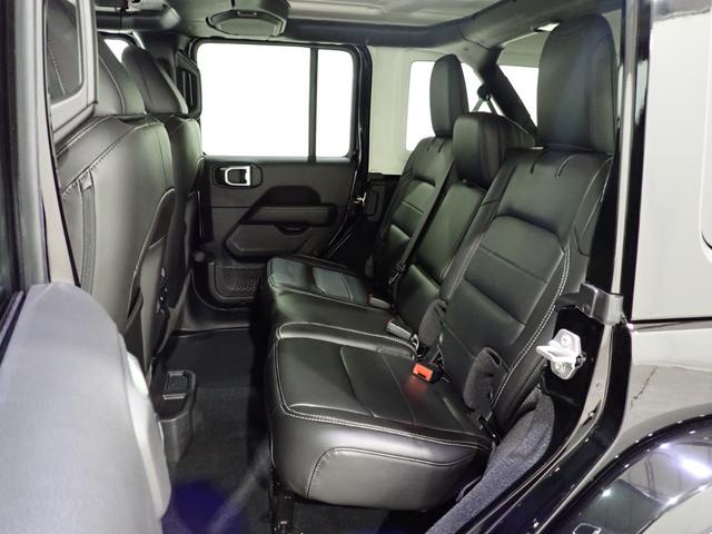 ジープ・ラングラーアンリミテッド サハラ　認定中古車保証１年付帯　Ａｐｐｌｅｃａｒｐｌａｙ　Ａｎｄｒｏｉｄａｕｔｏ　レザーシート　シートヒーター　ハンドルヒーター　ＥＴＣ２．０　ＬＥＤヘッドライト　バックカメラ　サイドカメラ（12枚目）