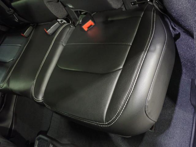 ジープ・ラングラーアンリミテッド サハラ　認定中古車保証１年付帯　Ａｐｐｌｅｃａｒｐｌａｙ　Ａｎｄｒｏｉｄａｕｔｏ　レザーシート　シートヒーター　ハンドルヒーター　ＥＴＣ２．０　ＬＥＤヘッドライト　バックカメラ　サイドカメラ（13枚目）