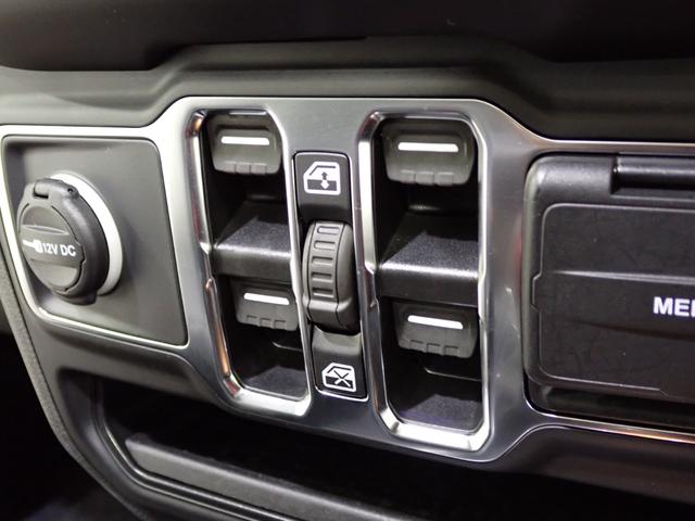 ジープ・ラングラーアンリミテッド サハラ　認定中古車保証１年付帯　Ａｐｐｌｅｃａｒｐｌａｙ　Ａｎｄｒｏｉｄａｕｔｏ　レザーシート　シートヒーター　ハンドルヒーター　ＥＴＣ２．０　ＬＥＤヘッドライト　バックカメラ　サイドカメラ（52枚目）