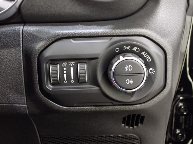 ジープ・ラングラーアンリミテッド サハラ　認定中古車保証１年付帯　Ａｐｐｌｅｃａｒｐｌａｙ　Ａｎｄｒｏｉｄａｕｔｏ　レザーシート　シートヒーター　ハンドルヒーター　ＥＴＣ２．０　ＬＥＤヘッドライト　バックカメラ　サイドカメラ（66枚目）