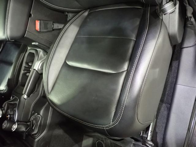 ジープ・ラングラーアンリミテッド サハラ　認定中古車保証１年付帯　Ａｐｐｌｅｃａｒｐｌａｙ　Ａｎｄｒｏｉｄａｕｔｏ　レザーシート　シートヒーター　ハンドルヒーター　ＥＴＣ２．０　ＬＥＤヘッドライト　バックカメラ　サイドカメラ（11枚目）