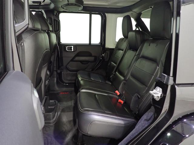ジープ・ラングラーアンリミテッド サハラ　認定中古車保証１年付帯　Ａｐｐｌｅｃａｒｐｌａｙ　Ａｎｄｒｏｉｄａｕｔｏ　レザーシート　シートヒーター　ハンドルヒーター　ＥＴＣ２．０　ＬＥＤヘッドライト　バックカメラ　サイドカメラ（12枚目）