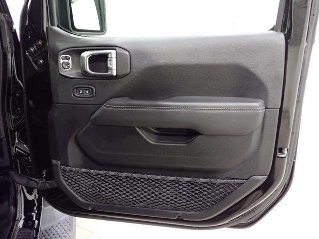 ジープ・ラングラーアンリミテッド サハラ　認定中古車保証１年付帯　Ａｐｐｌｅｃａｒｐｌａｙ　Ａｎｄｒｏｉｄａｕｔｏ　レザーシート　シートヒーター　ハンドルヒーター　ＥＴＣ２．０　ＬＥＤヘッドライト　バックカメラ　サイドカメラ（19枚目）