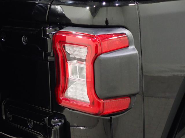 ジープ・ラングラーアンリミテッド サハラ　認定中古車保証１年付帯　Ａｐｐｌｅｃａｒｐｌａｙ　Ａｎｄｒｏｉｄａｕｔｏ　レザーシート　シートヒーター　ハンドルヒーター　ＥＴＣ２．０　ＬＥＤヘッドライト　バックカメラ　サイドカメラ（32枚目）