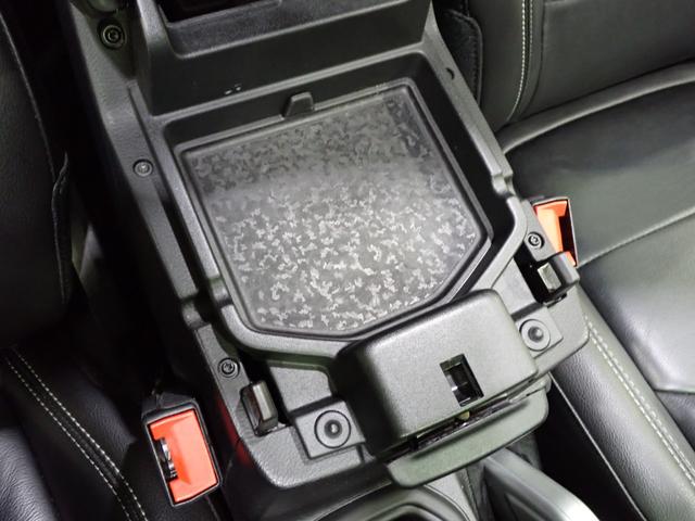ジープ・ラングラーアンリミテッド サハラ　認定中古車保証１年付帯　Ａｐｐｌｅｃａｒｐｌａｙ　Ａｎｄｒｏｉｄａｕｔｏ　レザーシート　シートヒーター　ハンドルヒーター　ＥＴＣ２．０　ＬＥＤヘッドライト　バックカメラ　サイドカメラ（62枚目）