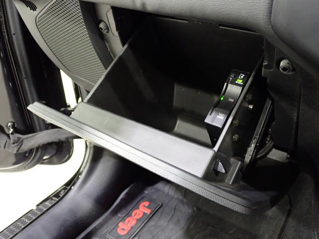 ジープ・ラングラーアンリミテッド サハラ　認定中古車保証１年付帯　Ａｐｐｌｅｃａｒｐｌａｙ　Ａｎｄｒｏｉｄａｕｔｏ　レザーシート　シートヒーター　ハンドルヒーター　ＥＴＣ２．０　ＬＥＤヘッドライト　バックカメラ　サイドカメラ（64枚目）