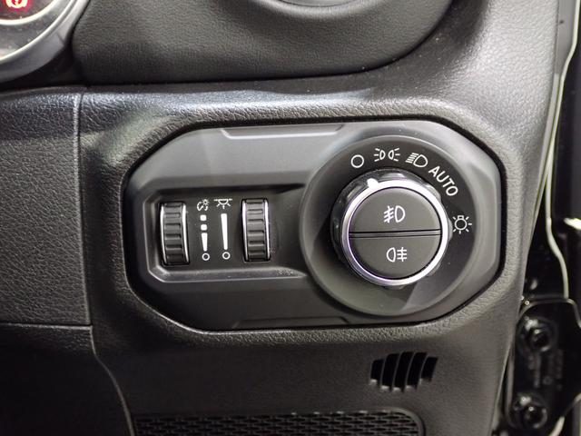 ジープ・ラングラーアンリミテッド サハラ　認定中古車保証１年付帯　Ａｐｐｌｅｃａｒｐｌａｙ　Ａｎｄｒｏｉｄａｕｔｏ　レザーシート　シートヒーター　ハンドルヒーター　ＥＴＣ２．０　ＬＥＤヘッドライト　バックカメラ　サイドカメラ（72枚目）