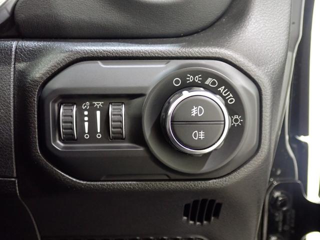 ジープ・ラングラーアンリミテッド サハラ　認定中古車保証１年付帯　Ａｐｐｌｅｃａｒｐｌａｙ　Ａｎｄｒｏｉｄａｕｔｏ　レザーシート　シートヒーター　ハンドルヒーター　ＥＴＣ２．０　ＬＥＤヘッドライト　バックカメラ　サイドカメラ（74枚目）
